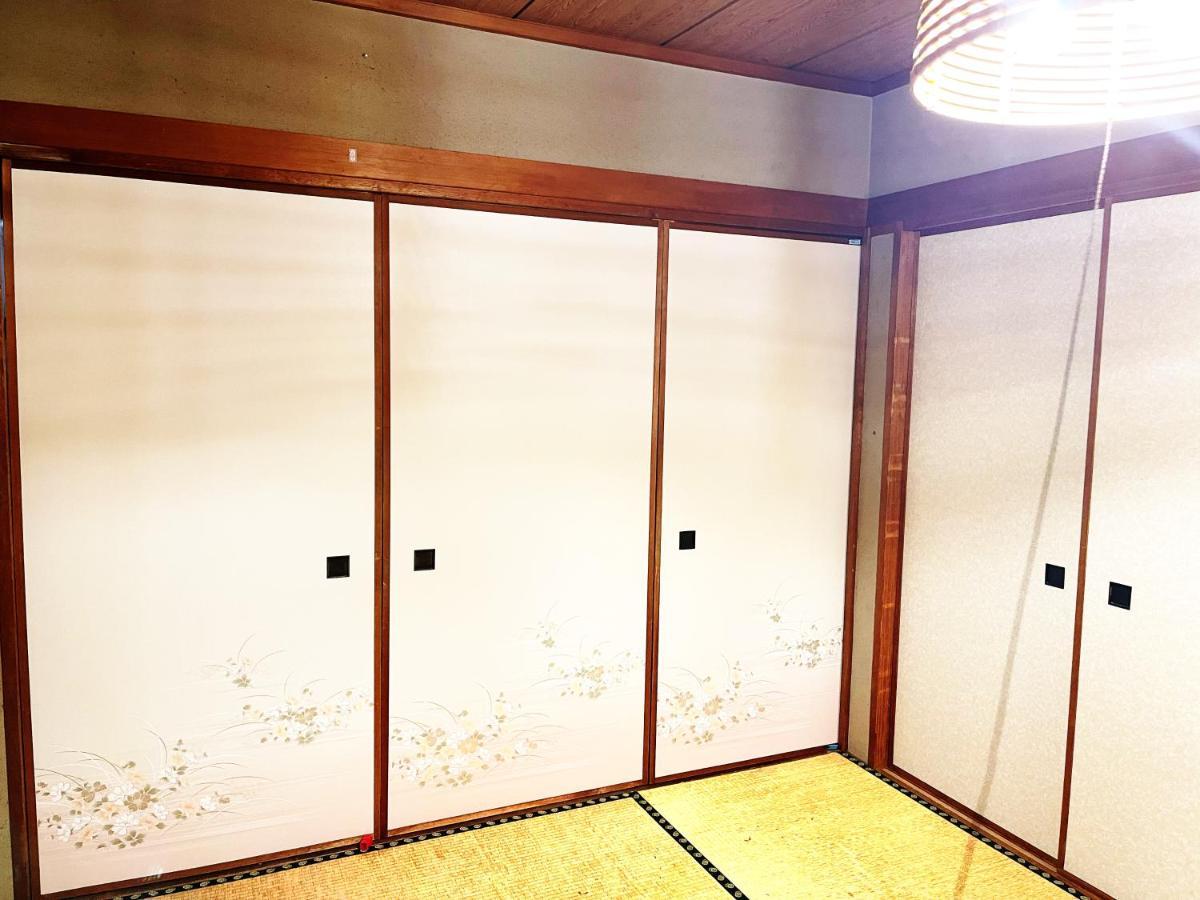Tatami Room & Living Room Equipped With Multinational Tv And Fire, Bbq Corner In Tokyo Downtown House Exteriör bild