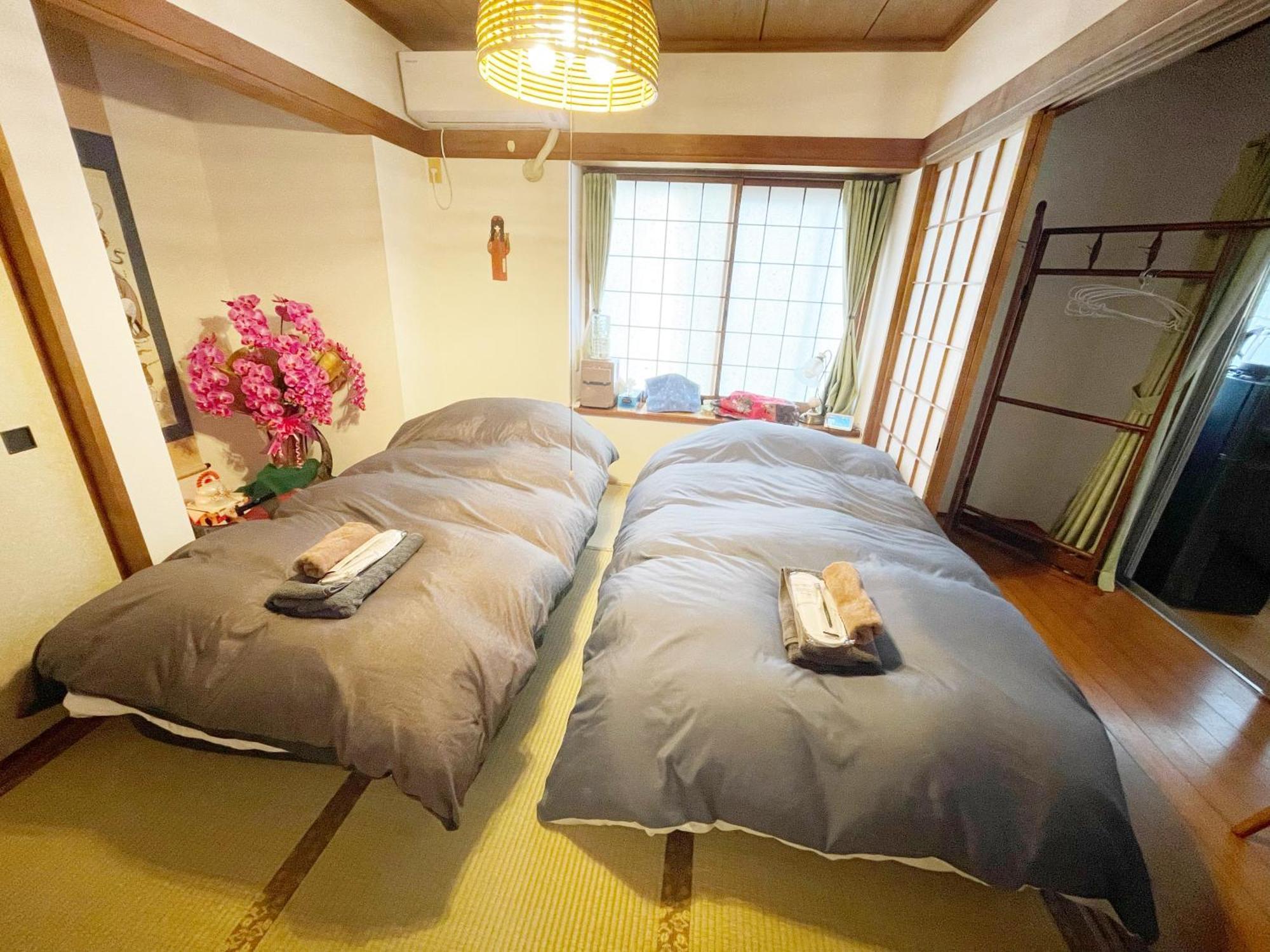 Tatami Room & Living Room Equipped With Multinational Tv And Fire, Bbq Corner In Tokyo Downtown House Exteriör bild